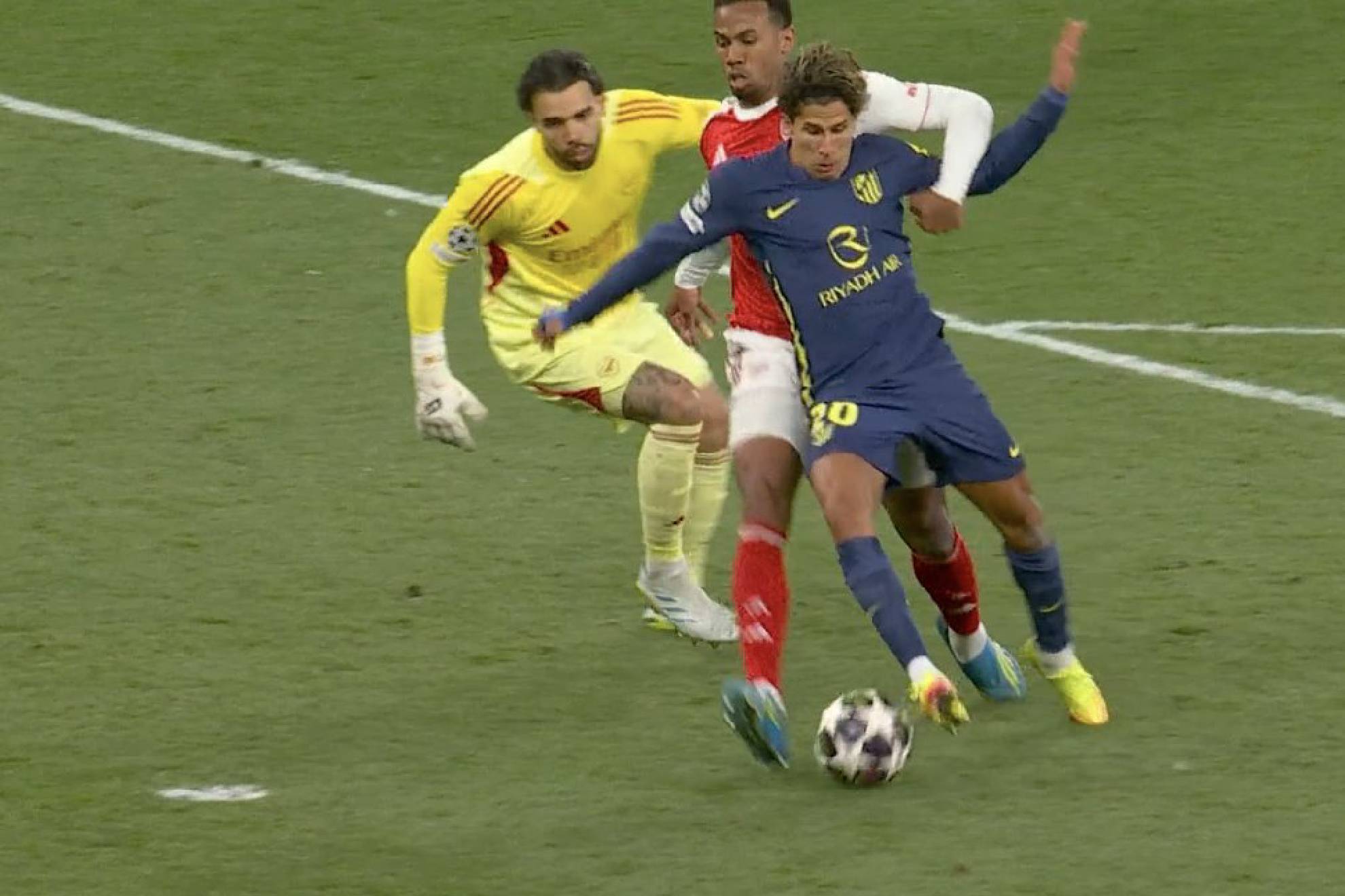 Gabriel fue clave en el Arsenal para evitar un gol cantado de Giuliano Simeone: "Al chutar me desestabiliza"