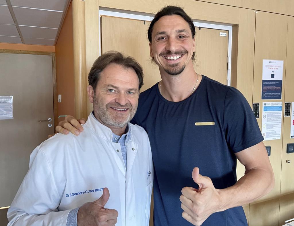 El doctor Sonnery-Cottet junto a Ibrahimovic.