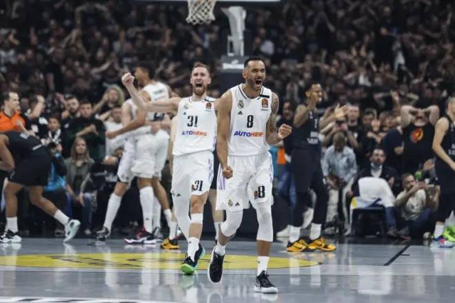 Adam Hanga celebra durante el cuarto partido de la serie entre el Real Madrid y el Partizán en 2023.