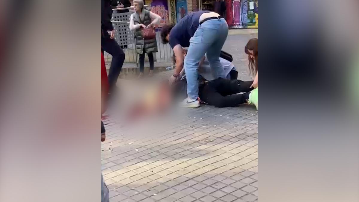 Asesinado de un tiro en la cabeza un hombre en plena calle en el distrito de Sants-Montjuïc de Barcelona