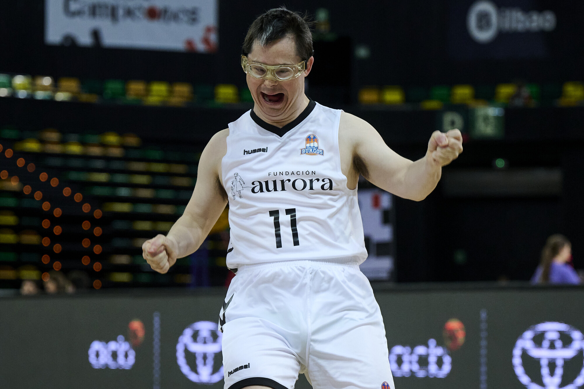 Un jugador del Fundación Bilbao Basket celebra la canasta