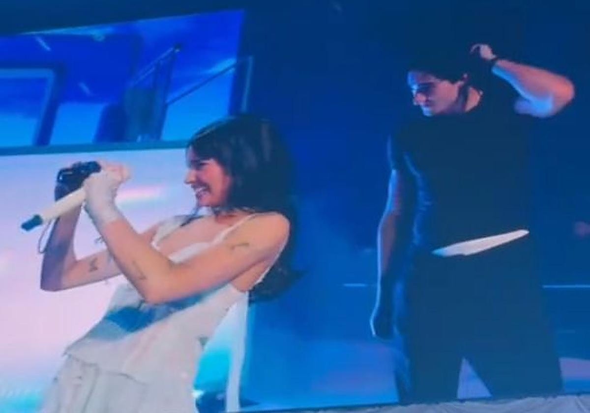 Aitana se declara a Plex en pleno concierto: «Es mi novio y le quiero muchísimo»