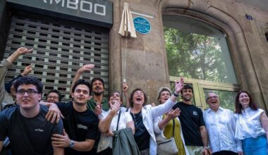 Inauguración de la placa conmemorativa al arquitecto Oriol Bohigas en la calle Casanova, 71.