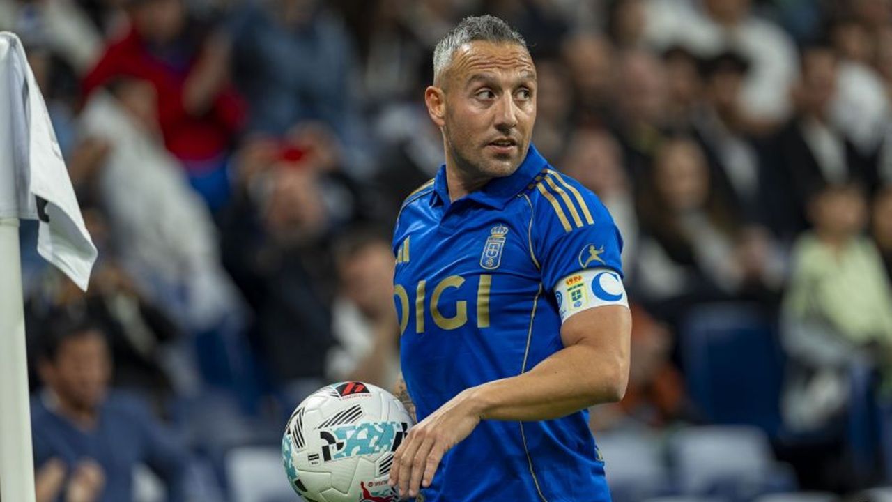 Santi Cazorla se replantea su situación en el Real Oviedo: «Quiero desconectar, ver el proyecto del equipo y tomar una decisión» - La Voz de Asturias