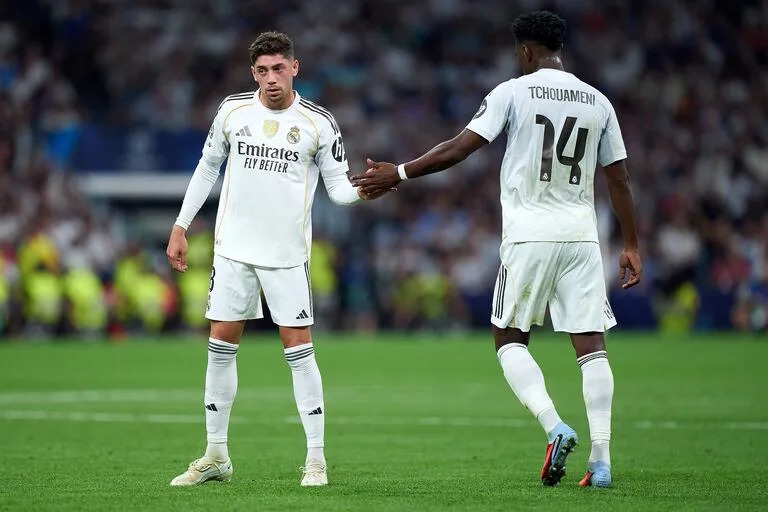 Federico Valverde y Aurélien Tchouaméni, los jugadores de Real Madrid que tuvieron un encontronazo en el entrenamiento del miércoles