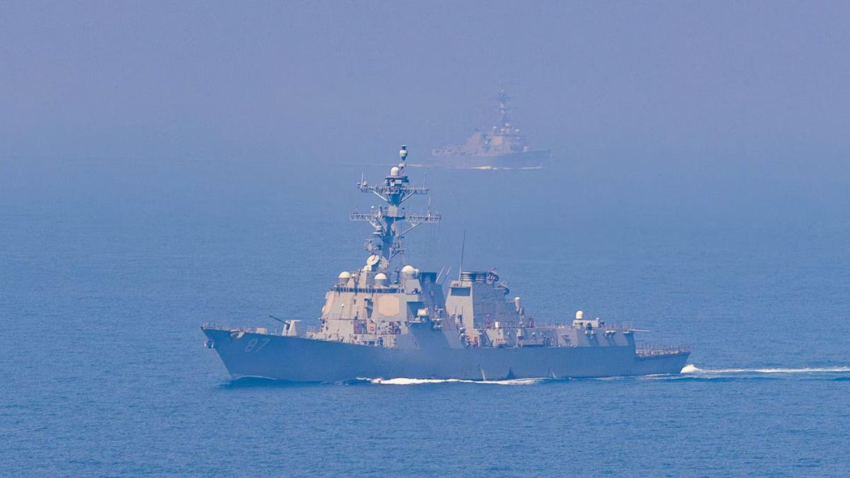 EEUU dice que bombardeó instalaciones militares en Irán tras interceptar ataques contra sus barcos en Ormuz