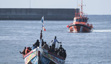 Un cayuco a la deriva en Costa del Silencio pone a prueba el operativo del hantavirus y a Salvamento Marítimo