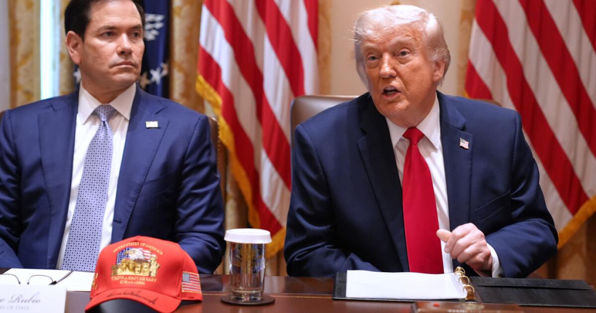 EEUU vuelve a atacar a Irán mientras Trump dice que Teherán está "negociando en las últimas"