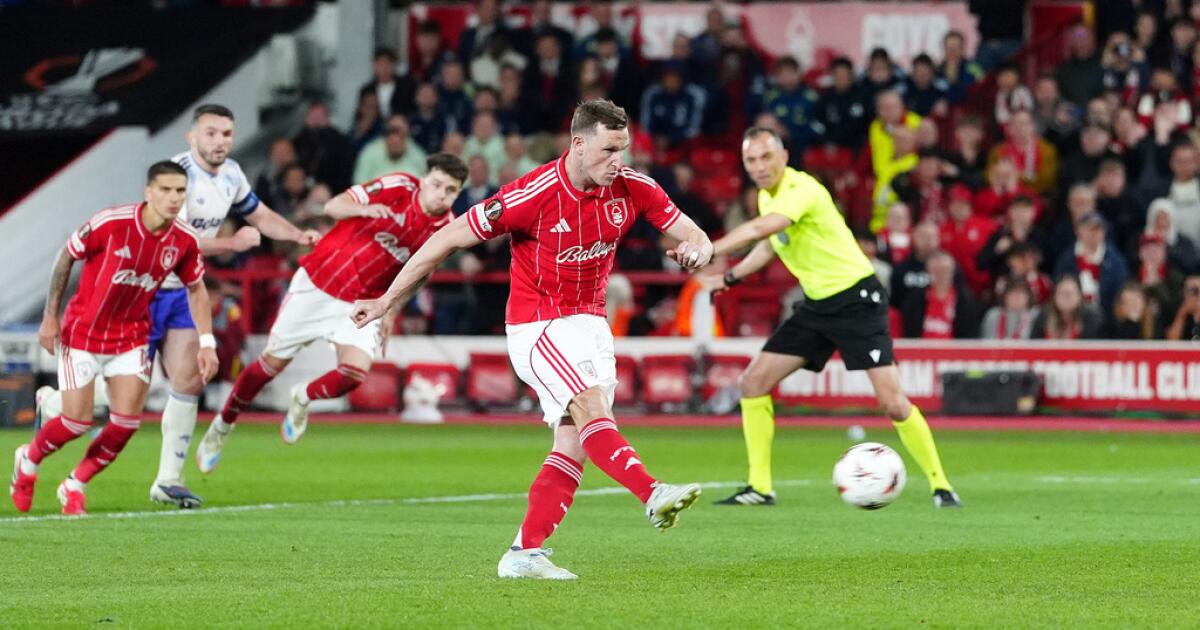 Con penal, Nottingham Forest vence a Aston Villa en ida de semifinal de Liga Europa