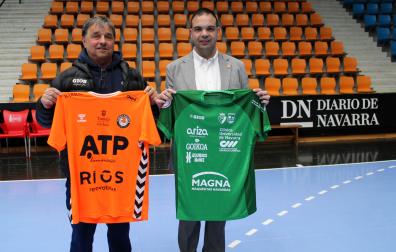 Tatono Arregui, presidente del Xota, y Ramón Lázaro, presidente del ATP Ribera, en un acto anterior en Anaitasuna