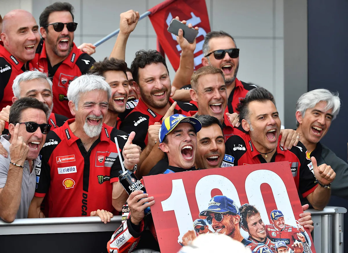 Los 100 triunfos de Marc Márquez y de Ducati, y el espectacular strike que provocó Jorge Martín en la primera curva