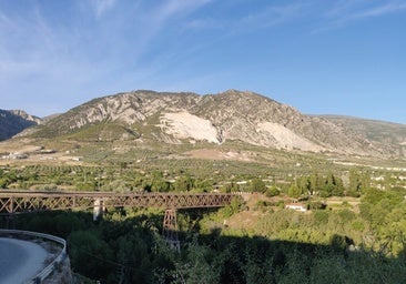 El puente de lata de un pueblo de Andalucía que tiene más de 100 años: ahora es un símbolo para hacer puenting