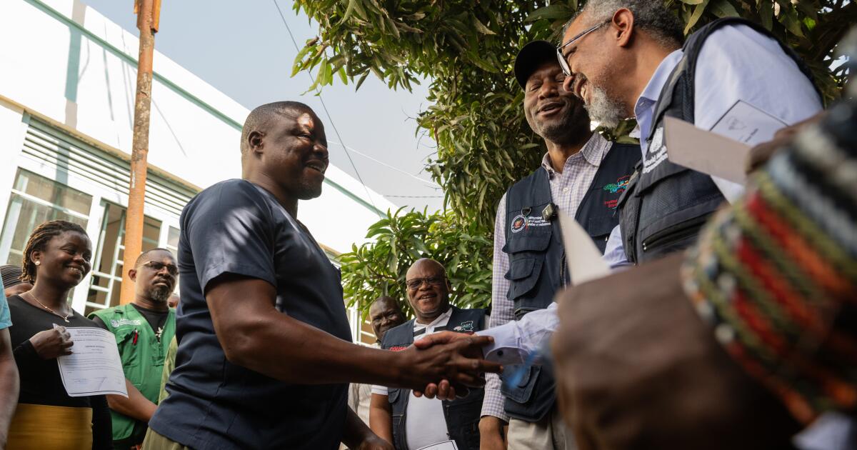 Sobrevivientes del ébola relatan su experiencia; hay casi 300 casos confirmados en el Congo