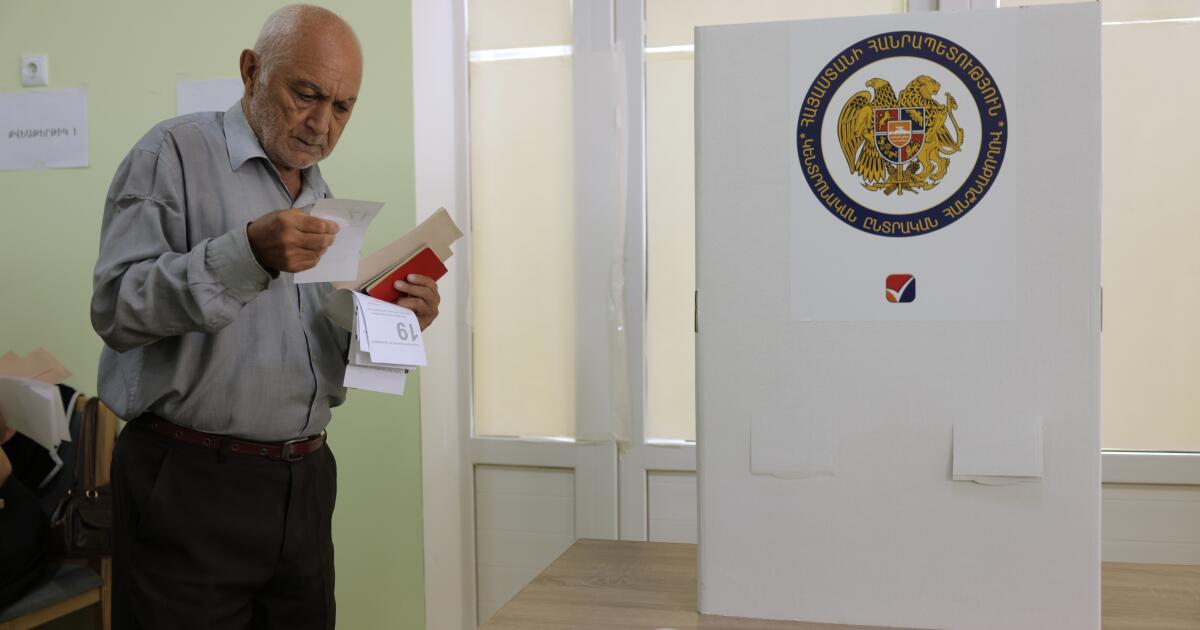 Armenios votan en elecciones generales bajo presión rusa destinada a evitar giro hacia Occidente