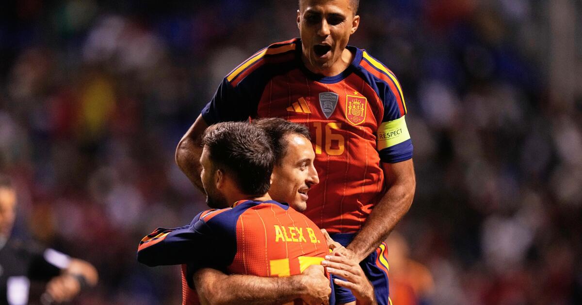 España finaliza su preparación para el Mundial con triunfo sobre Perú