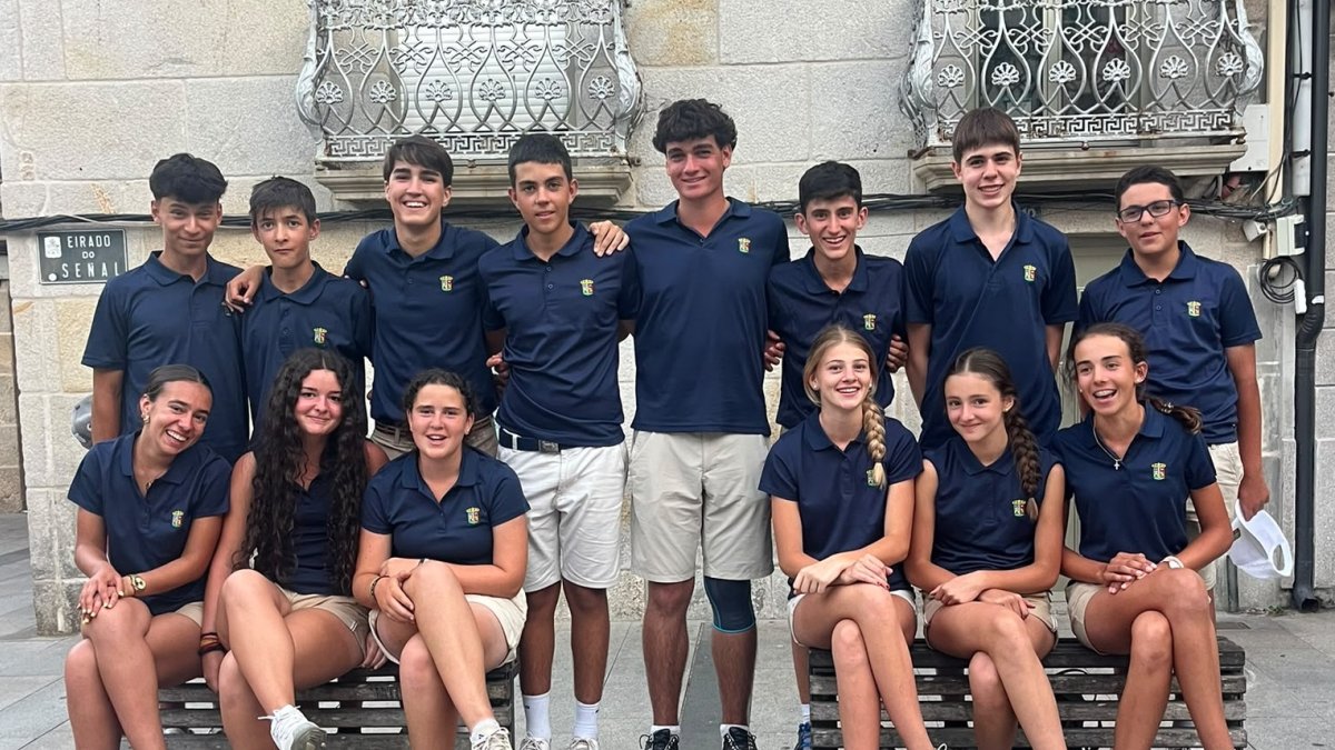 Enzo Jiménez junto con el resto de jugadores del Castilla y León.