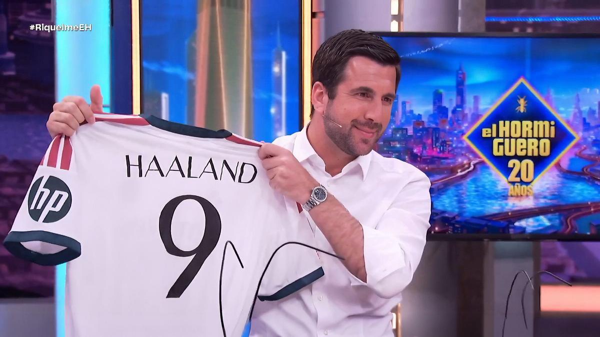 Enrique Riquelme, candidato a la presidencia del Real Madrid, anoche en ‘El Hormiguero’ al anunciar el fichaje de Haaland