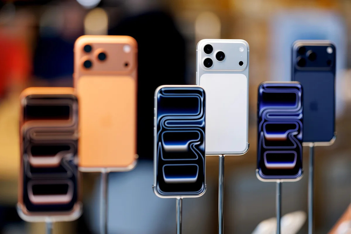 Demanda de Apple amenaza planes de OpenAI de rivalizar el iPhone