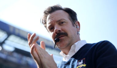 Ted Lasso, ¿de qué trata y dónde ver la serie que apareció en el Medio Tiempo del Mundial 2026?