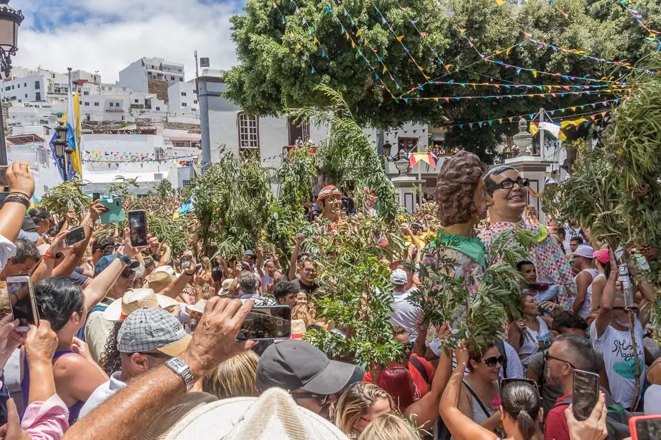 Televisión Canaria retransmite en directo la Bajada de La Rama al ritmo de las bandas de Agaete y Guayedra
