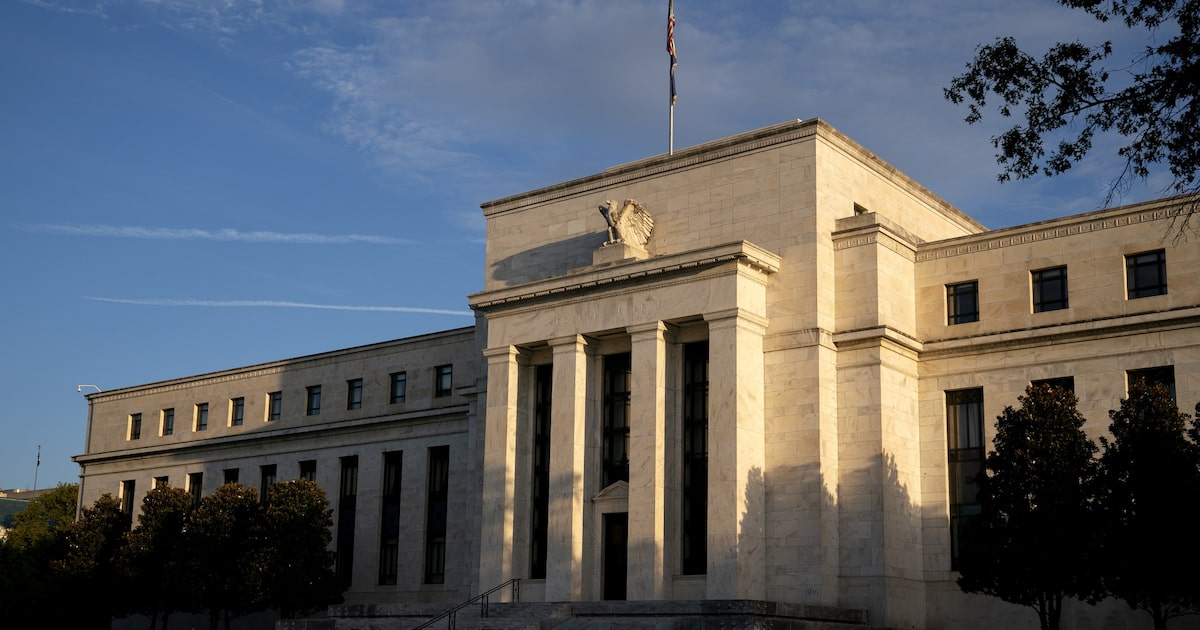 Tres miembros de la Fed presionan por subir las tasas y alertan sobre riesgos inflacionarios