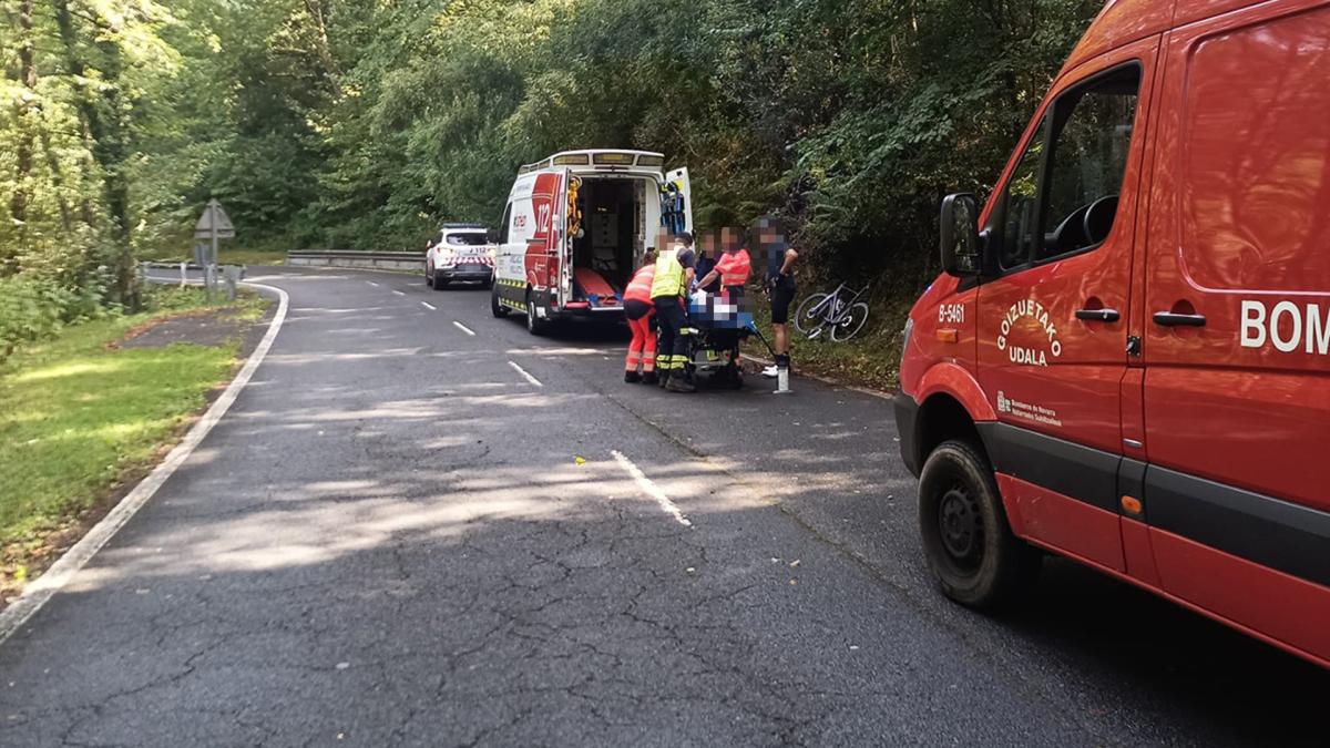 Herido un ciclista de 52 años tras caerse en Goizueta