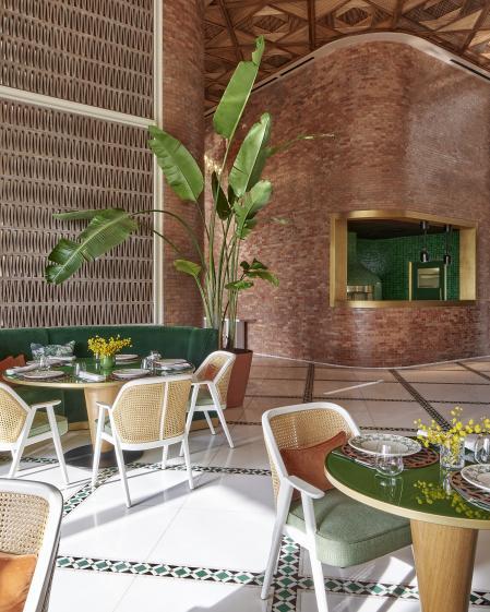 Restaurante Magnolia, con techo de ‘tataoui’ y cerámica ‘zellige’