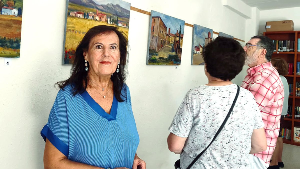 La pintora Sagrario Nebreda Cuesta, en la sala de exposiciones del Ayuntamiento de Fuentebureba.