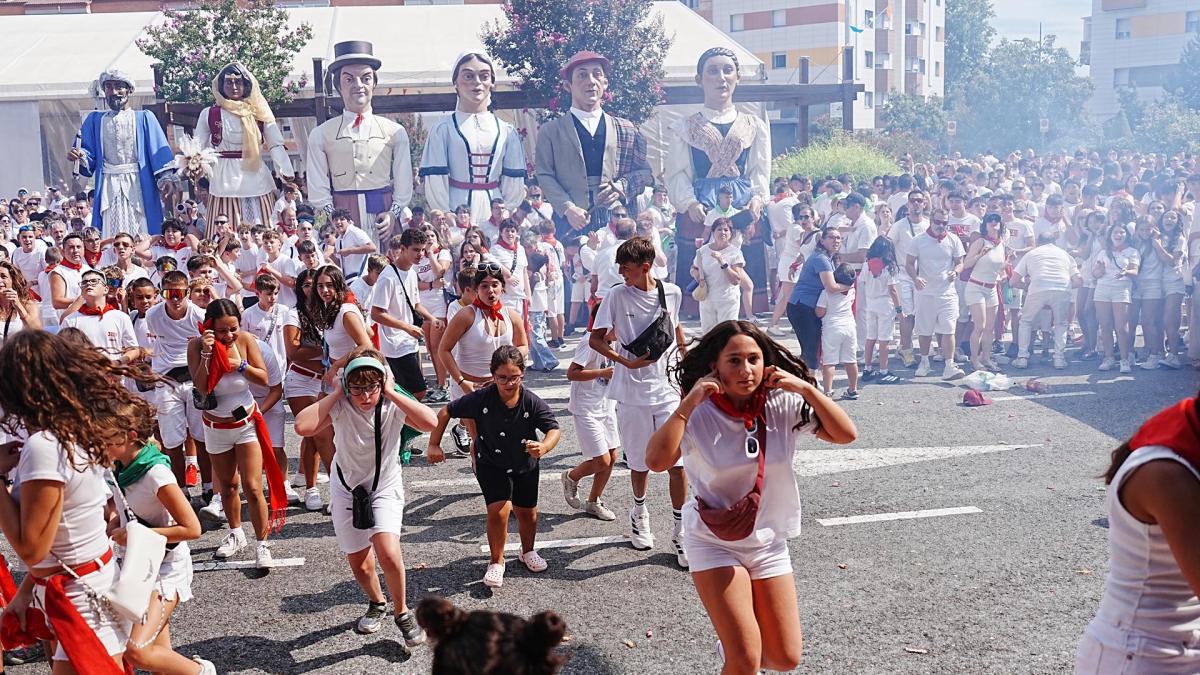 50 heridos en Noáin al explotar varios cohetes entre la multitud y en el balcón durante el chupinazo de sus fiestas
