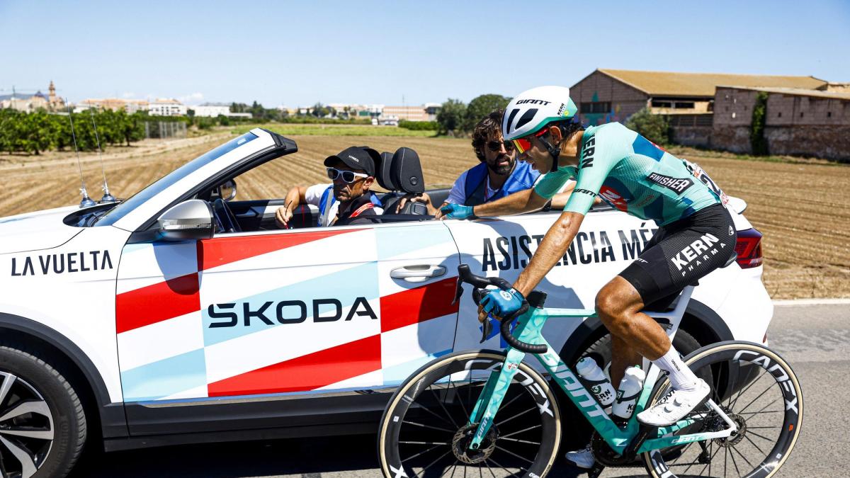Diego Uriarte, del Kern Pharma, abandona la Vuelta por una caída en la neutralizada en la que se ha roto una costilla