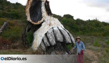 La historia del escultor navarro que llenó su finca de calaveras de piedra
