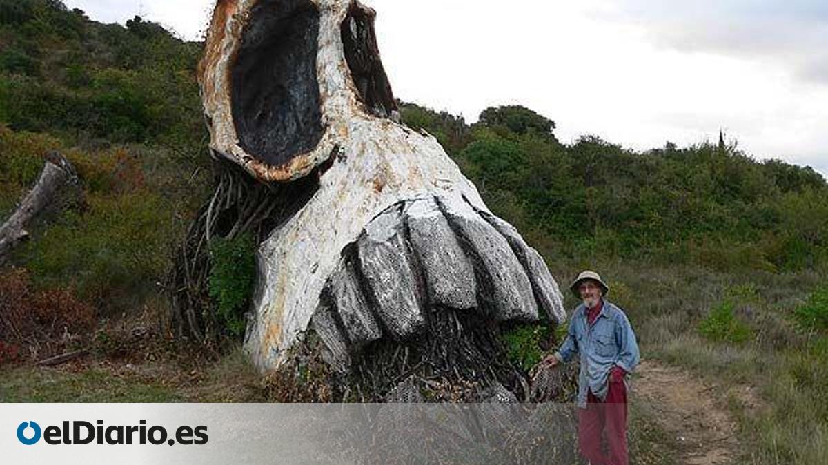La historia del escultor navarro que llenó su finca de calaveras de piedra