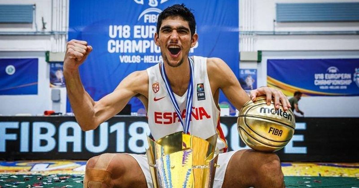 Santi Aldama, jugador de la NBA, visita Ourense