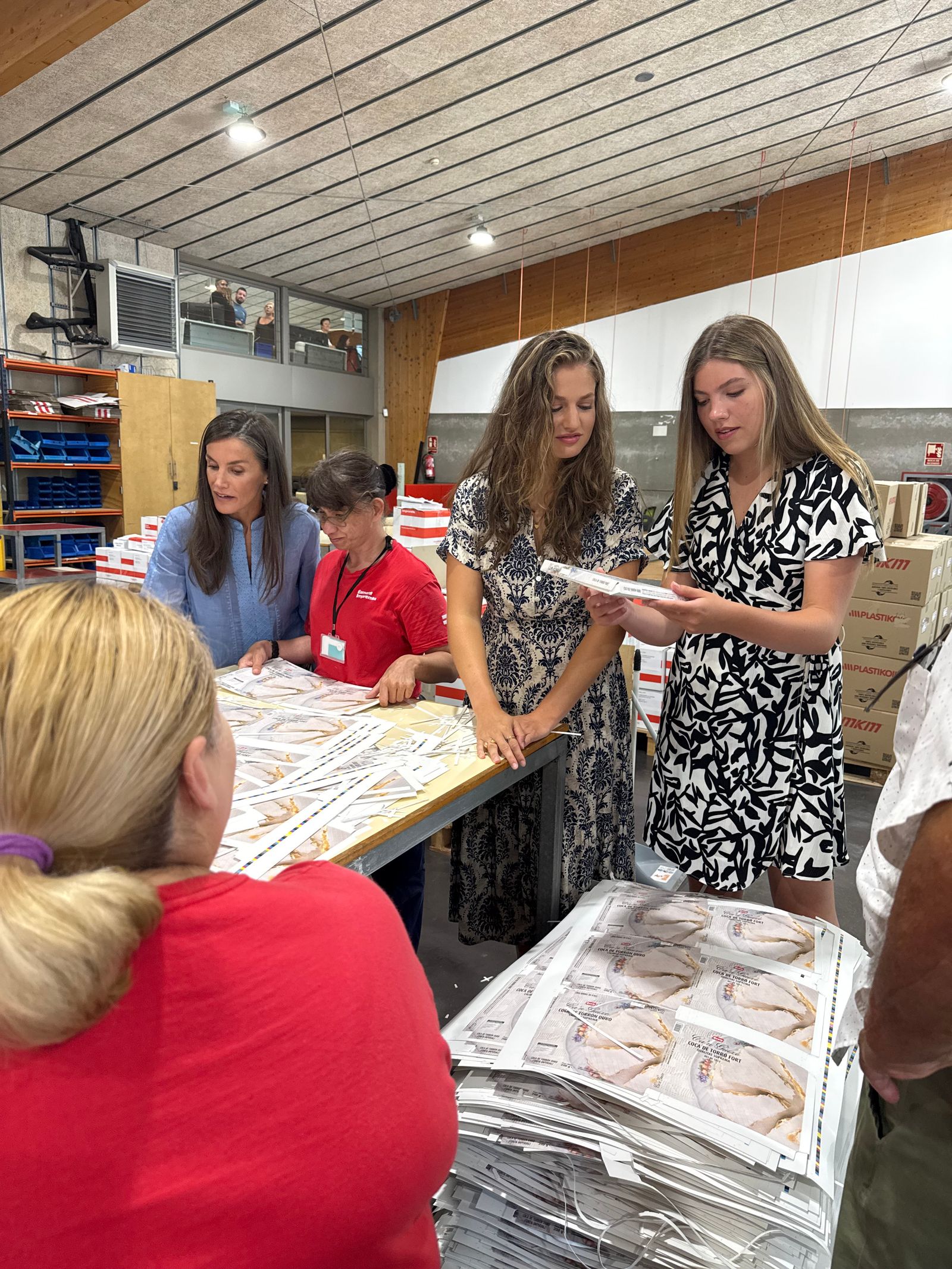 La reina Letizia y sus hijas realizan una visita sorpresa a la Fundación Esment durante sus vacaciones en Palma