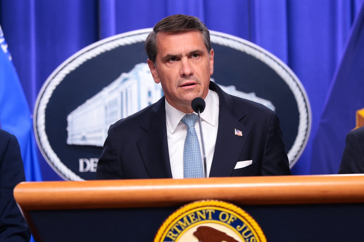 El fiscal general interino de EE. UU., Todd Blanche, habla durante una conferencia de prensa en el edificio del Departamento de Justicia Robert F. Kennedy el 5 de agosto de 2026