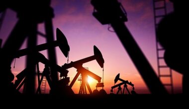 De este modo, el coste del barril de Brent escalaba hasta los 93,87 d&oacute;lares en la sesi&oacute;n, un 2,4% m&aacute;s caro que al cierre de la jornada de ayer