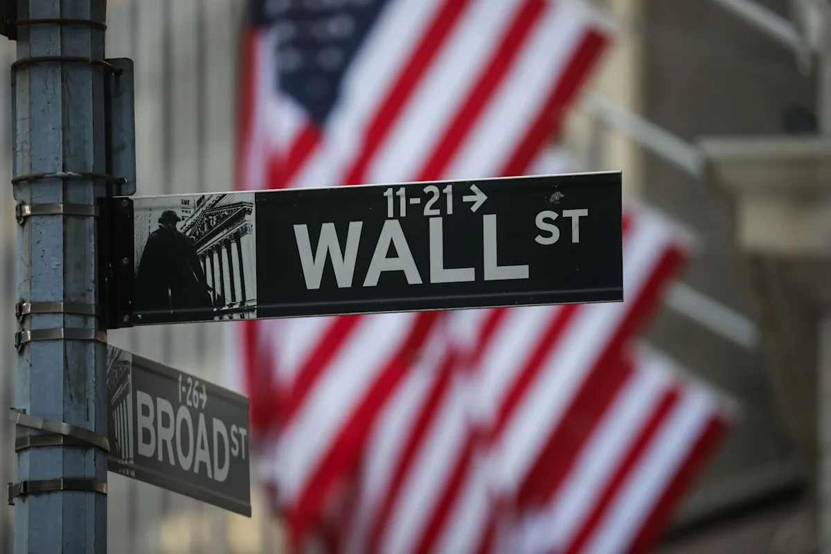 Wall Street sube tras un débil informe de empleo que alivia la presión sobre la Fed