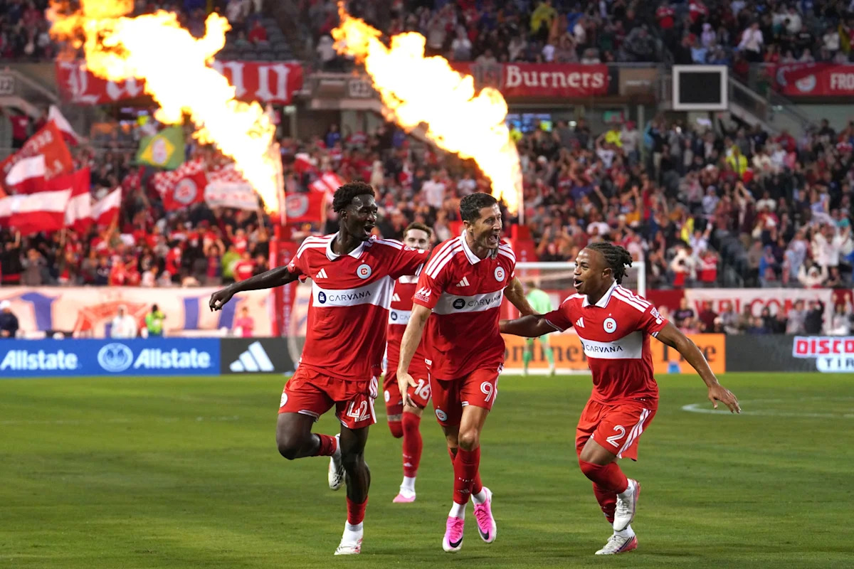 Lewandowski sella primer doblete en la MLS, empate para Messi y derrota para Griezmann