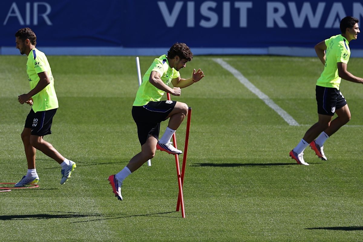 Julián Alvarez retoma los entrenamientos con el grupo en el Atlético
