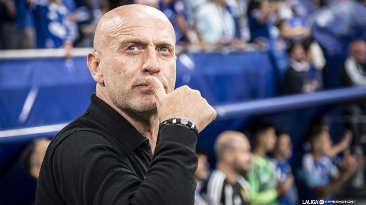 Calero, tras el 0-0 del Oviedo ante el Granada: «En el primer tiempo se ha visto al Oviedo que quiero» - La Voz de Asturias