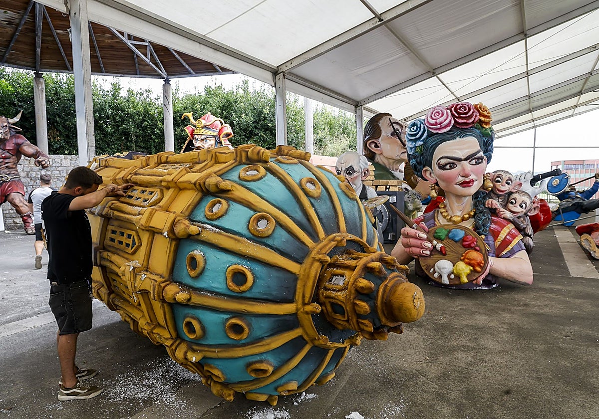 Frida Kahlo, Dalí, Picasso y Van Gogh, en las fiestas de Cimavilla