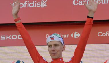 Matthew Brennan logra su segunda victoria de etapa en la Vuelta. Pogačar sigue al mando