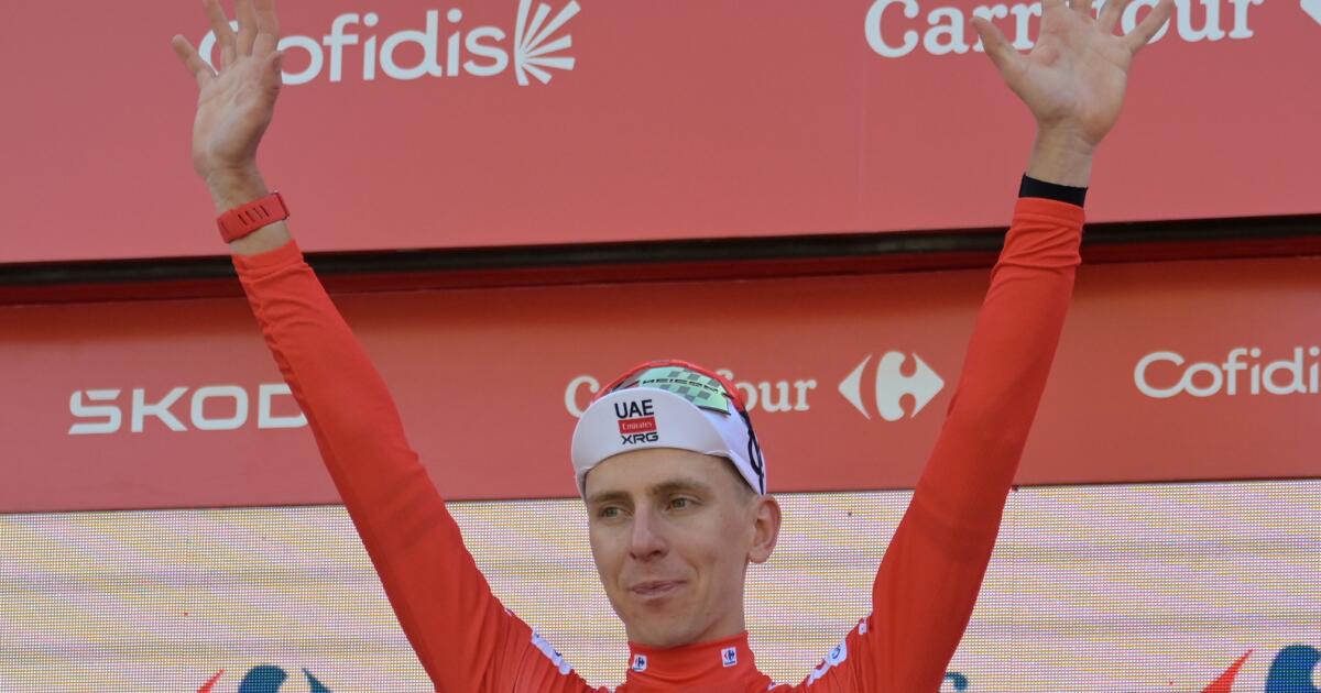 Matthew Brennan logra su segunda victoria de etapa en la Vuelta. Pogačar sigue al mando