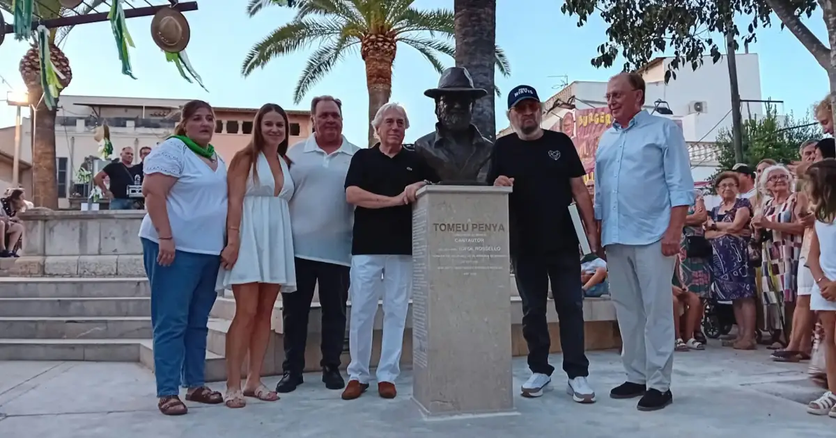 Vilafranca inaugura una escultura dedicada a Tomeu Penya