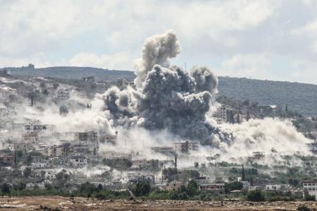 El humo que se elevaba este sábado en la localidad de al-Hanniyeh, en el sur del Líbano, tras un ataque aéreo israelí 