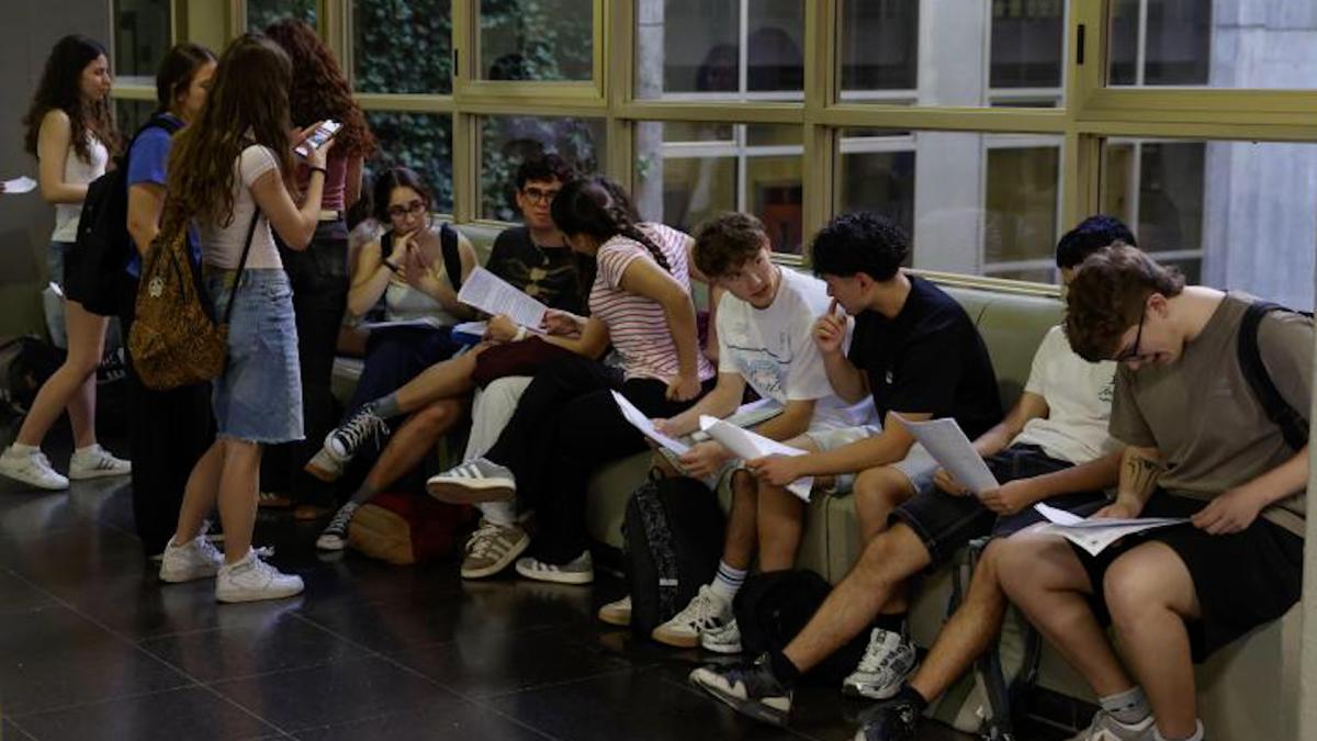 Batacazo en el informe PISA: los jóvenes españoles pierden un curso en lectura y casi otro en matemáticas