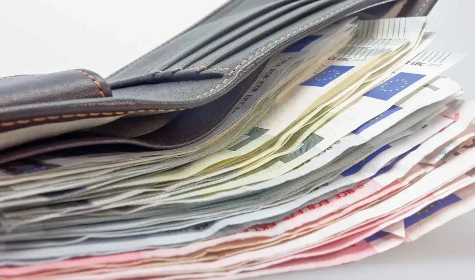 Bargeld im Urlaub – Auf Reisen gelten unterschiedliche Betragsgrenzen