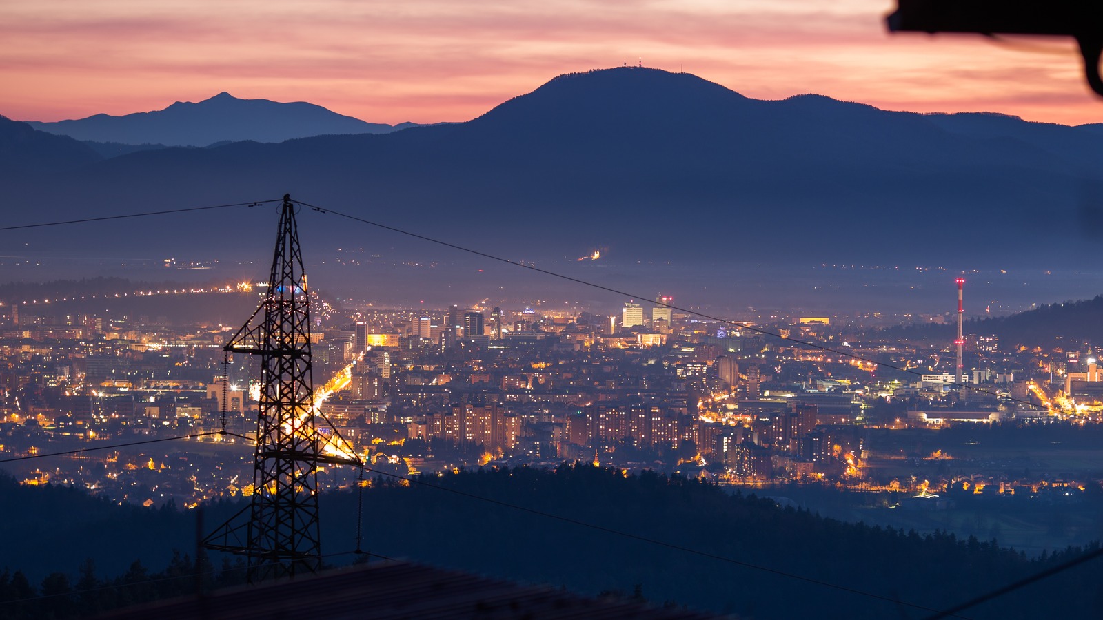 Eurozone Utility Stocks With Dividends as Falling Yields Revive Income Appeal