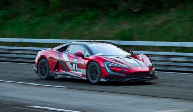Yangwang veti reilun kaulan Rimac Nevera R:ään sähköautojen nopeusennätyskisassa