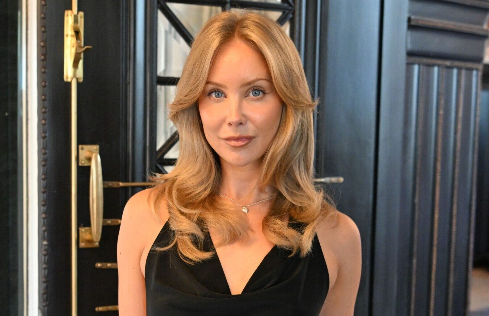 Podcast: Sabina Särkkä katuu kohukuvaansa – ”Mä menetin siinä töitä”